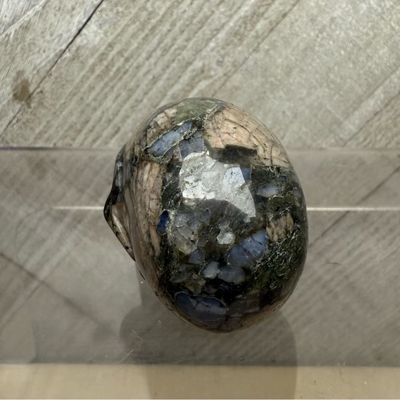 Que Sera Skull Crystal Stone Carving Figurine Statue - Picture 5 of 6